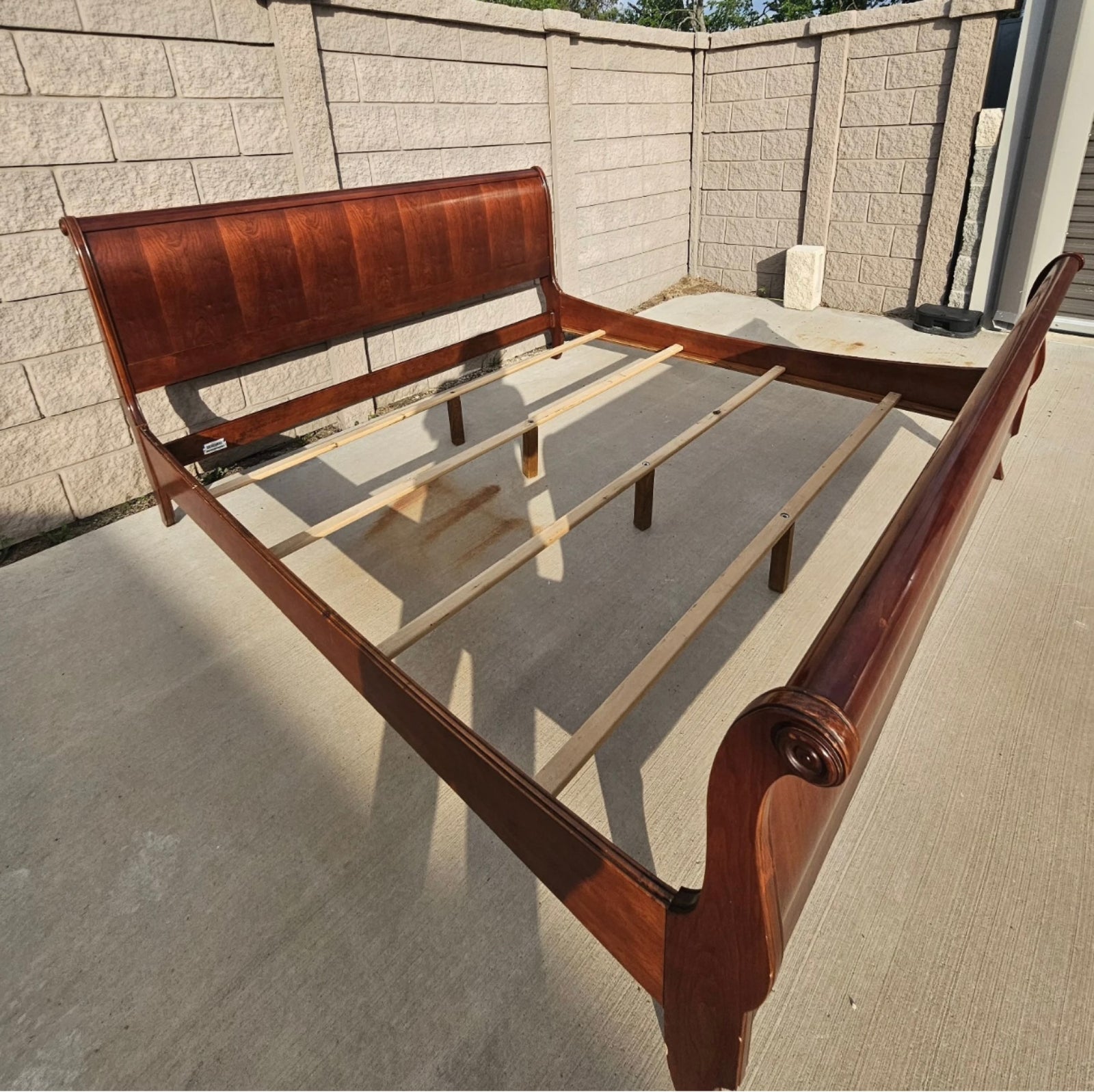 Ethan Allen cherry wood bed - wood finish detail